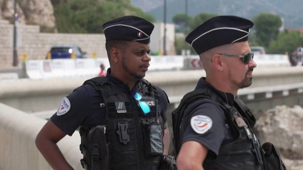 Marseille : la Cour des comptes pointe le manque de moyens de la police
Dans un rapport publié dimanche, la Cour des comptes évalue l'efficacité de la police marseillaise et conclut que les effectifs de policiers sont insuffisants.