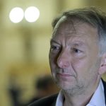 Inondations : "On ne peut pas continuer à bétonner et s’étonner qu’on ait des problèmes d’inondations", lance le président de la métropole de Lyon
Ecologiste, Bruno Bernard plaide pour une "urbanisation raisonnable" et propose d’augmenter la taxe sur les contrats d’assurance, afin notamment de mieux financer les pompiers.