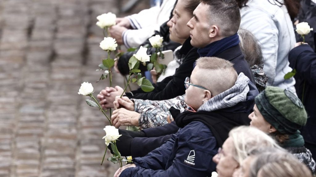 Attentat d'Arras : la femme de Dominique Bernard crée un prix littéraire pour adolescents
Le prix a été lancé le 30 septembre et la tolérance est le thème de cette première édition.