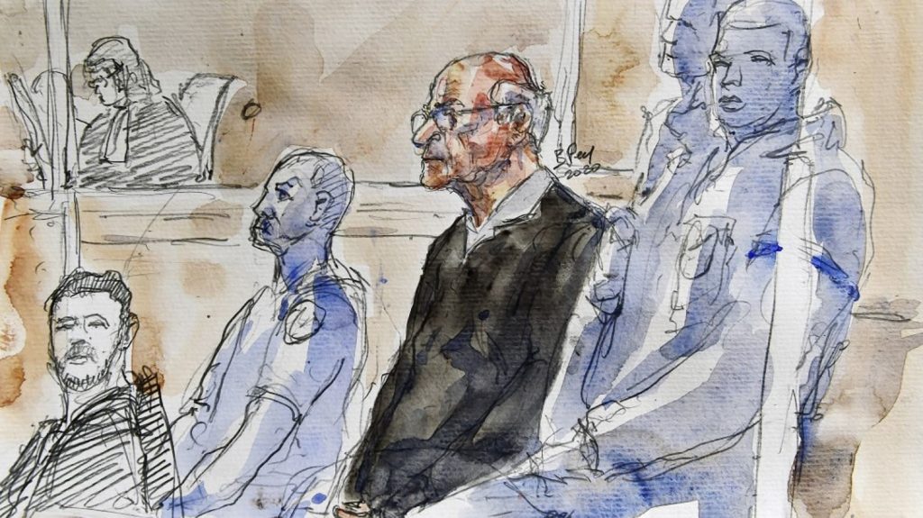 Affaire Le Scouarnec : "L'âge moyen des victimes reste de 11 ans", affirme le procureur de la République de Lorient avant le procès de l'ex-chirurgien accusé de pédocriminalité
L'ancien chirurgien, accusé d'avoir violé ou agressé sexuellement près de 300 de ses jeunes patients, va être renvoyé devant la cour criminelle du Morbihan en 2025.