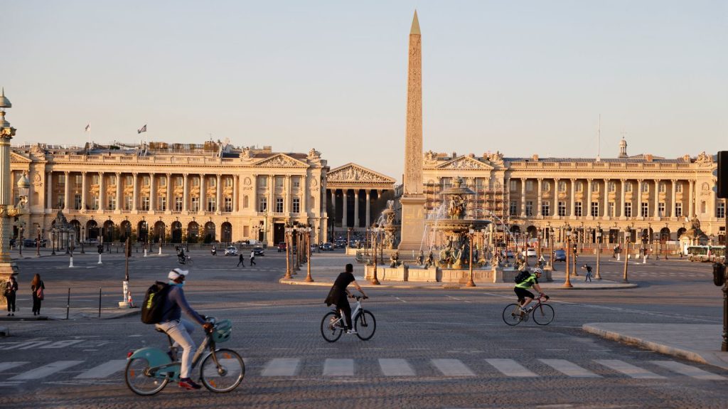 "Moins de voitures, plus de vert" : après les JO, la place de la Concorde à Paris "va pouvoir entamer sa mue"
Le projet de la Commission Concorde "servira de base de travail pour les propositions des équipes de maîtrise d'œuvre".