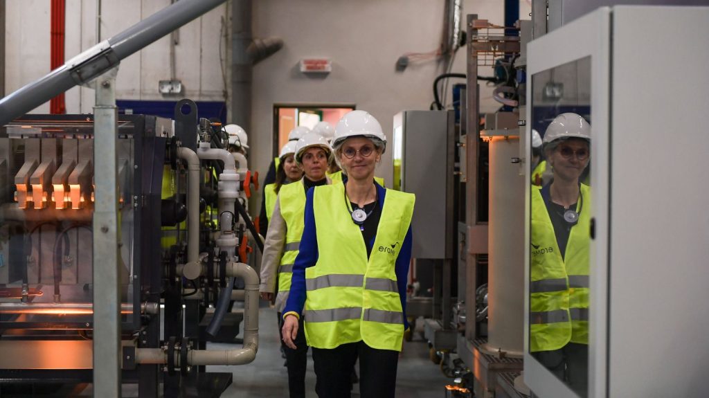 L'entreprise Eramet suspend son projet d'usine de recyclage de batteries en France, par manque de marché en Europe
"Faute de montée en puissance en Europe des usines de batteries et de leurs composants, il existe aujourd'hui de fortes incertitudes", explique le groupe minier français.