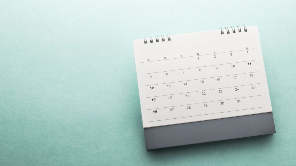Semaine de quatre jours : il est trop tôt pour légiférer, selon un rapport parlementaire
La semaine de quatre jours : un rapport parlementaire publié cette semaine préconise d'attendre. Un sujet qui suscite des débats passionnés. Les entreprises qui ont choisi cette organisation du travail "sont peu nombreuses à revenir en arrière", selon le rapporteur de la mission.