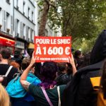 Pour faciliter la "désmicardisation", un rapport remis au gouvernement préconise de "redynamiser les salaires"
Pour que les salariés les moins bien payés puissent être augmentés plus facilement, des économistes proposent de répartir différemment les allègements de cotisations.