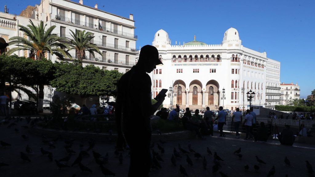 A Alger, une rencontre littéraire consacrée à l'ouvrage "L'Algérie juive" a été annulée en raison de la guerre en cours dans la bande de Gaza
La librairie organisatrice de l’événement déclare avoir dû annuler cet événement qui portait sur le patrimoine juif algérien sans préciser pourquoi.