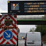 Inondations : l'autoroute A47 entre Lyon et Saint-Étienne rouvrira samedi dès 6h, la circulation des trains interrompue pour plusieurs jours
L'axe routier qui relie Lyon à Saint-Étienne était coupé à cause des pluies torrentielles qui se sont abattues sur la région jeudi 17 octobre.
