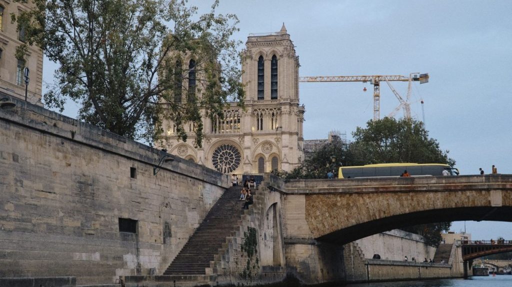 Réouverture de Notre-Dame : le dispositif de visite de la cathédrale se précise
La cathédrale sera ouverte aux visiteurs individuels, fidèles et touristes, avec ou sans réservation, à compter du 8 décembre.