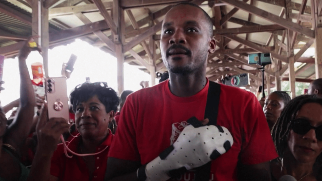 Martinique : qui est Rodrigue Petitot, le leader controversé de la lutte contre la vie chère ?
En Martinique, le mouvement de contestation contre la vie chère ne faiblit pas. Qui est Rodrigue Petitot, la figure emblématique du mouvement.