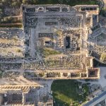 Au Liban, Baalbeck et ses ruines romaines désertées par les habitants et les touristes
La métropole, dans la plaine de la Békaa, un bastion du Hezbollah à la frontière syrienne, vit essentiellement du tourisme, notamment grâce à son site hérité de l'antique Héliopolis, et classé au patrimoine mondial de l'Unesco.