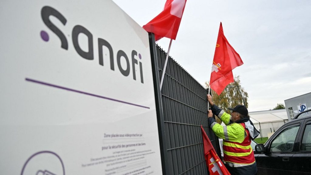 Vente potentielle de Doliprane : la présidente de Sanofi France "garantit la pérennité" des emplois
Alors que deux syndicats ont appelé à une grève reconductible à partir de jeudi, Audrey Duval assure "comprendre les inquiétudes" à l'idée de voir Opella cédé à un fonds d'investissement américain.