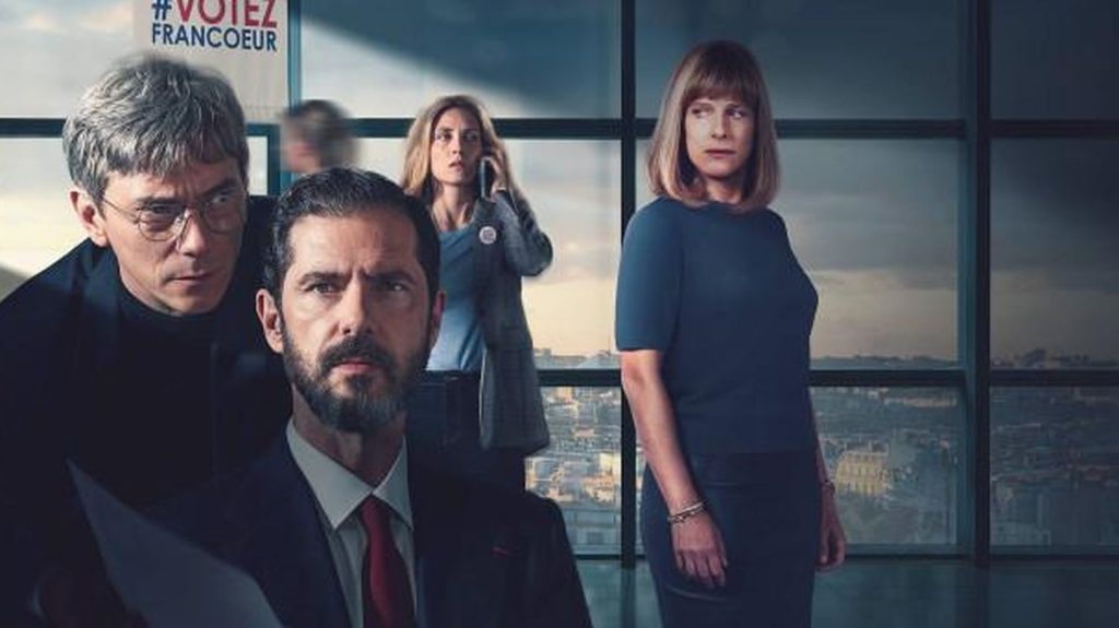 "Dans l'ombre", une série co-écrite par Édouard Philippe sur une campagne présidentielle, sera diffusée sur france.tv
Dans cette course à l'Élysée sous haute tension s'opposent deux candidats à l'investiture d'un même parti, joués par Melvil Poupaud et Karin Viard. Co-scénariste de la série, l'ancien Premier ministre Édouard Philippe s'est déclaré en septembre candidat à la prochaine présidentielle.