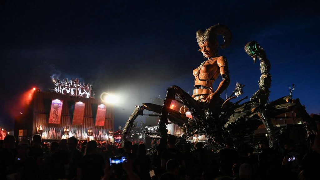 Spectacle : une structure monumentale représentant Lilith, gardienne des ténèbres, provoque l'inquiétude de l'archevêque de Toulouse
Lilith, femme scorpion, sera au cœur d'un grand spectacle gratuit à Toulouse, à la fin du mois d'octobre.