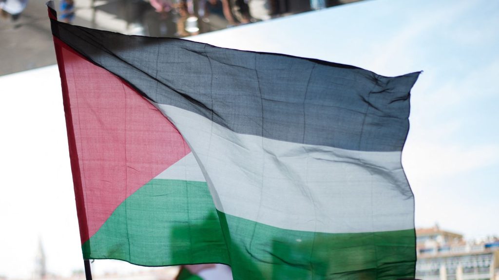 La justice suspend un arrêté municipal interdisant le drapeau palestinien à Mandelieu-la-Napoule dans les Alpes-Maritimes
La Ligue des droits de l'homme a obtenu en référé la suspension de l'arrêté municipal interdisant le drapeau palestinien sur la commune entre le 7 et le 13 octobre.