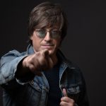 Thomas Dutronc de retour avec un quatrième album et en tournée en 2025 : "Je me suis retrouvé chanteur au dernier moment"
Tous les jours, une personnalité s'invite dans le monde d'Élodie Suigo. Vendredi 11 octobre 2024 : l’auteur, compositeur et interprète Thomas Dutronc. Dès le mois de février 2025, il partira en tournée dans toute la France avec sous le bras son quatrième album "Il n'est jamais trop tard".