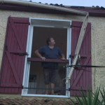Intempéries : dans l'Hérault, une tornade soudaine prend de court les habitants d'une commune
Dans l'Hérault, un phénomène rare a surpris les habitants de Frontignan dans la nuit du 26 au 27 octobre : une tornade, avec des rafales de plus de 100 km/h. Aucun blessé n'est à déplorer.