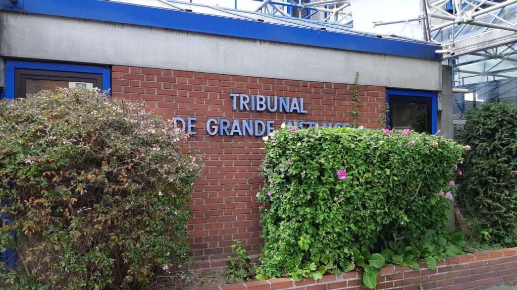 Agression d'un surveillant de prison à Montreuil : un troisième individu a été interpellé à Marseille la semaine dernière
Fin septembre, un agent pénitentiaire avait été agressé par trois individus qui s'étaient introduits à son domicile. Deux premiers suspects, un homme d'une vingtaine d'années et une adolescente de 17 ans, sont déjà mis en examen.