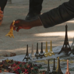 Paris : les vendeurs à la sauvette dans le collimateur de la préfecture
Les vendeurs à la sauvette sont de retour à Paris, et les autorités peinent à endiguer le phénomène. Enquête.