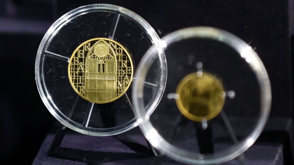 La Monnaie de Paris frappe de nouvelles pièces pour la réouverture de Notre-Dame de Paris
L'institution a dédié une collection de différentes pièces en or et en argent à la cathédrale.