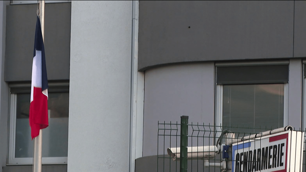 Affaire des disparus de l'Isère : 30 ans après, un suspect a été placé en garde à vue
Mercredi 27 novembre, un suspect a été arrêté à Grenoble (Isère) dans le cadre de meurtres de deux femmes à douze ans d'intervalle. Les autorités ont fait le rapprochement avec l'affaire des "Disparus de l'Isère".