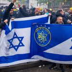 :
Podcast
Des supporters juifs attaqués aux Pays-Bas, les femmes travaillent gratuitement, et "un monde sans homme" : ça dit quoi ce 8 novembre ?
Ce vendredi 8 novembre, Israël envoie deux "avions de secours" après l'agression de supporters juifs à Amsterdam, les femmes gagnent moins que les hommes et travaillent donc "gratuitement" après 16h48, pendant que des Américaines commencent à rêver d'un "monde sans homme".