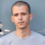 "Le Bastion des larmes" d'Abdellah Taïa, prix Décembre 2024 : l'impossible chemin du pardon
L'écrivain marocain, prix de Flore 2010 pour "Le Jour du roi", revient solder les comptes d'une enfance meurtrie dans le Maroc des années 1980. Un roman déchirant sur la violence d'une société où l'homosexualité demeure pénalement répréhensible.