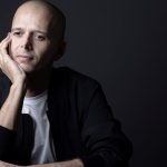 Abdellah Taïa lauréat du prix Décembre 2024 pour son roman "Le Bastion des larmes"
Le onzième roman d'Abdellah Taïa offre une réflexion sur la possibilité de solder un passé marqué par la violence, et sonne comme un cri de révolte contre une société dans laquelle l'homosexualité demeure pénalement répréhensible.