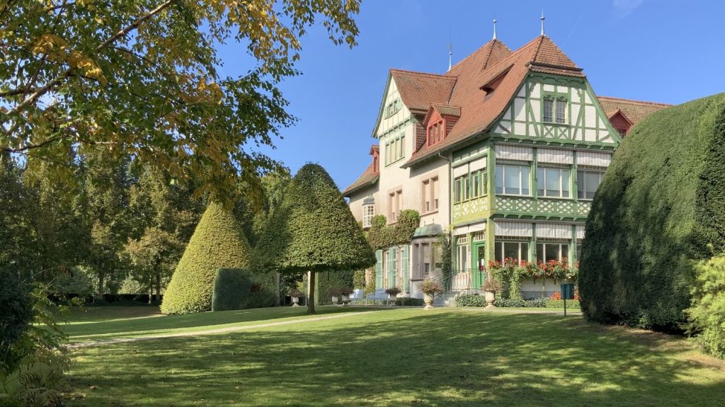 Tableaux spoliés par les nazis : le musée suisse de Baden trouve un accord avec les héritiers
Deux tableaux signés Paul Cézanne et Eugène Boudin, fortement suspectés d'avoir été saisis par les nazis pendant la Seconde Guerre mondiale, ont fait l'objet d'un accord de dédommagement entre le musée et les héritiers des propriétaires spoliés.