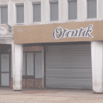 Poitiers : un adolescent entre la vie et la mort après une rixe
À Poitiers, jeudi 31 octobre, une fusillade devant un restaurant a fait cinq blessés, dont un adolescent de 15 ans, dont le pronostic vital est engagé. Une rixe est survenue entre des dizaines d'individus.