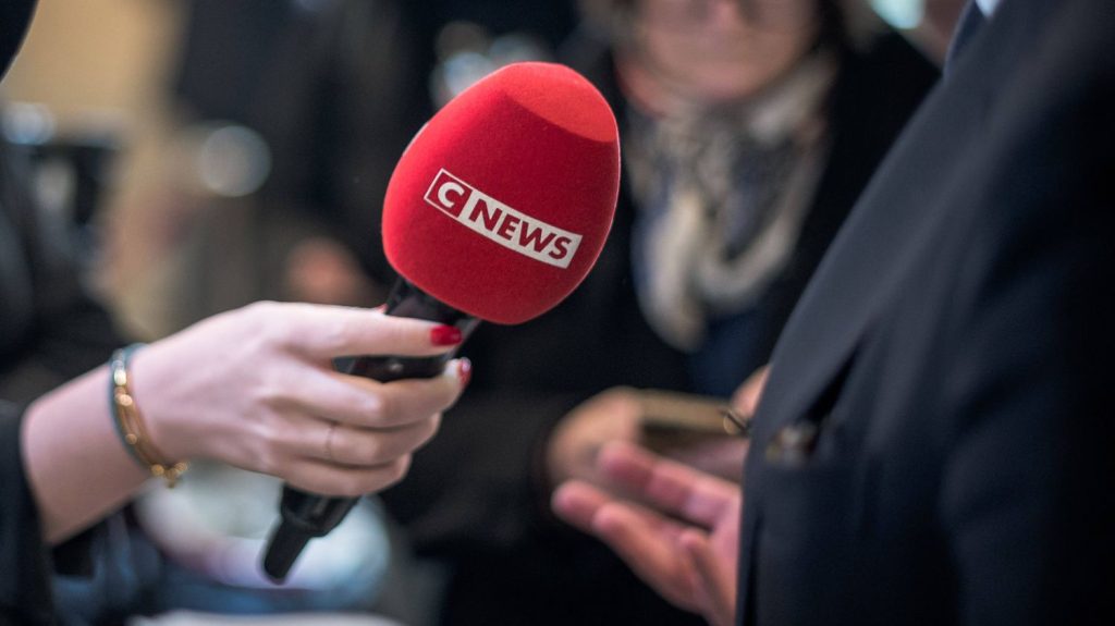 L'Arcom inflige 150 000 euros d'amendes à la chaîne CNews pour avoir diffusé des propos inexacts sans vérification ni contradiction
La chaîne d'information est notamment sanctionnée pour avoir présenté l'avortement comme la "première cause de mortalité dans le monde".