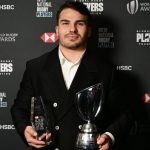 Rugby : Antoine Dupont élu meilleur joueur de l'année en rugby à 7
Sacré champion olympique cet été, le Français est devenu dimanche le premier joueur à être sacré meilleur joueur du monde à 7 et XV.