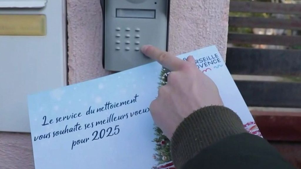 Arnaque aux calendriers : deux faux éboueurs arrêtés dans une commune des Bouches-du-Rhône
A Carry-le-Rouet (Bouches-du-Rhône), la police municipale a verbalisé deux hommes âgés d’une trentaine d’années qui se sont fait passer pour des éboueurs afin de vendre des calendriers de fin d'année.