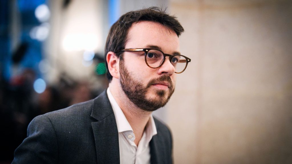 Nouvelle-Calédonie : "Cette mission de dialogue" doit être "les prémices du chemin vers un accord global", estime Arthur Delaporte
Le député PS et co-rapporteur du texte sur le report des élections provinciales en Nouvelle-Calédonie souhaite "qu'il y ait des discussions sur le corps électoral".