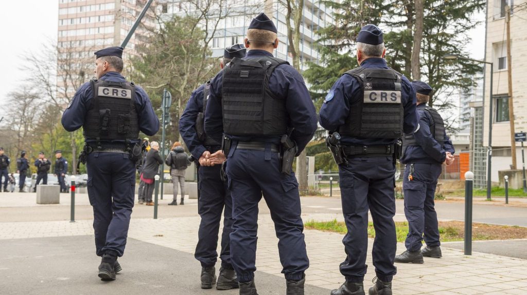 Jeune homme poignardé à Rennes : un second suspect a été mis en examen pour assassinat et écroué
Après les faits, un autre jeune homme s'était présenté au commissariat de Rennes et avait reconnu être l'auteur des coups de couteau.