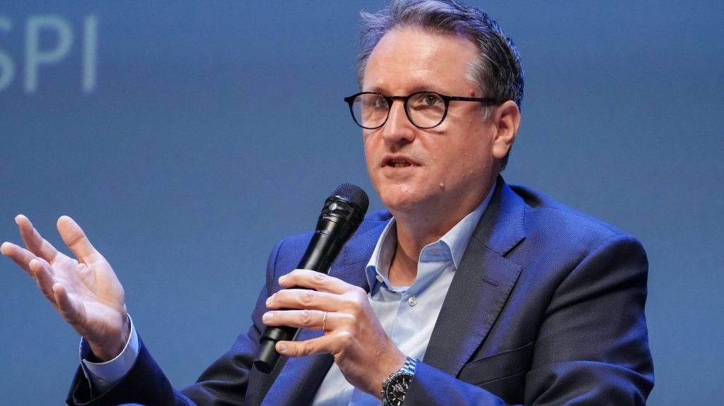 Public et privé main dans la main, l'audiovisuel français s'organise en association pour mieux se faire entendre
Les périls cités lors de la conférence de presse des membres de "LaFA" ont pour nom Netflix, Paramount ou encore YouTube.