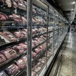 Les magasins Carrefour menacés de boycott au Brésil après des propos d'Alexandre Bompard sur le Mercosur
Le PDG Alexandre Bompard avait annoncé que les magasins français ne vendraient pas de viande provenant du Mercosur. De quoi s'attirer la colère d'élus brésiliens.