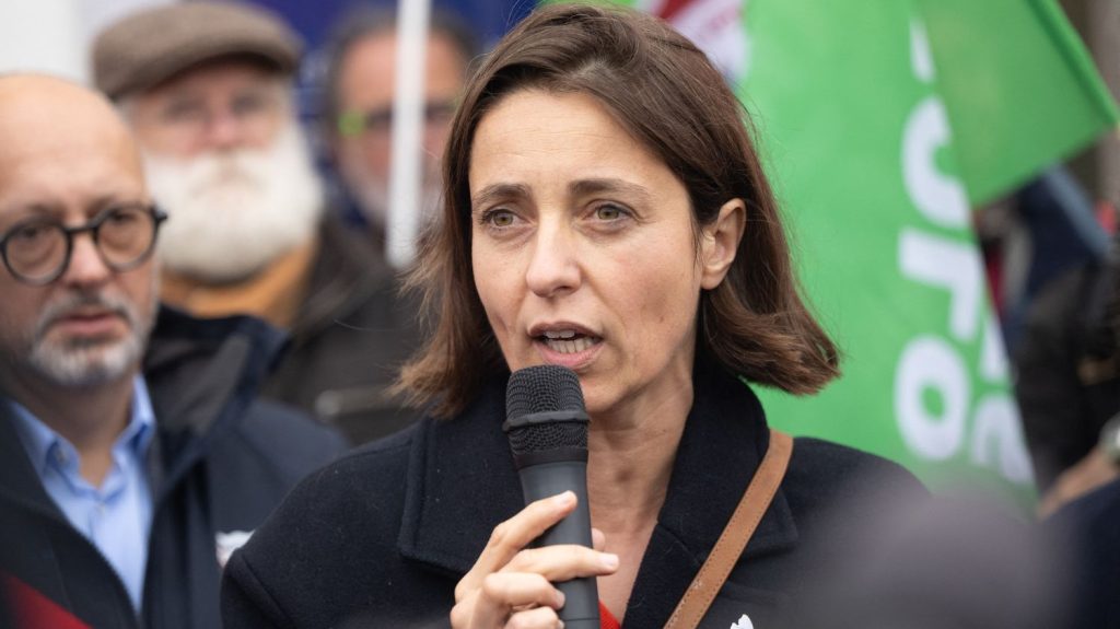 Près de 250 plans sociaux sont en préparation en France selon la CGT, jusqu'à 200 000 emplois menacés
Dans "Les Echos", la secrétaire générale du syndicat, Sophie Binet, rehausse son estimation de l'ampleur de la crise, principalement dans l'industrie, et critique la politique de l'offre menée par Emmanuel Macron.