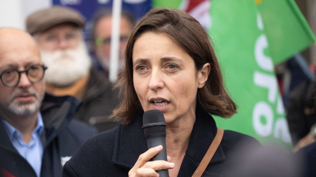 "Nous sommes au début d'une violente saignée industrielle", prévient la secrétaire générale de la CGT
"On estime que plus de 150 000 emplois vont disparaître, probablement plus", assure Sophie Binet, dimanche, à "La Tribune".