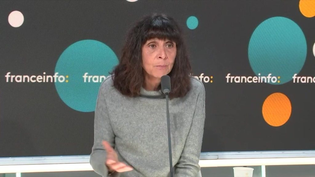Cécile Pivot : "Mon père était l’homme le plus curieux que je connaisse"
La fille cadette du journaliste littéraire disparu en mai dernier publie avec sa sœur Agnès "Bernard Pivot – Le goût des autres" aux éditions Calmann-Lévy. Un livre de photos et d’écrits qui témoignent de la passion de la vie du présentateur d’Apostrophes.