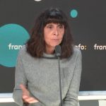 Cécile Pivot : "Mon père était l’homme le plus curieux que je connaisse"
La fille cadette du journaliste littéraire disparu en mai dernier publie avec sa sœur Agnès "Bernard Pivot – Le goût des autres" aux éditions Calmann-Lévy. Un livre de photos et d’écrits qui témoignent de la passion de la vie du présentateur d’Apostrophes.