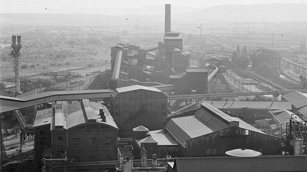 La chanson désespérée de l'usine qui ferme
Alors qu'une nouvelle vague de fermetures d'usines se dessine en France, réécoutons les voix souvent anonymes d'ouvriers chantant les luttes des années 1970.