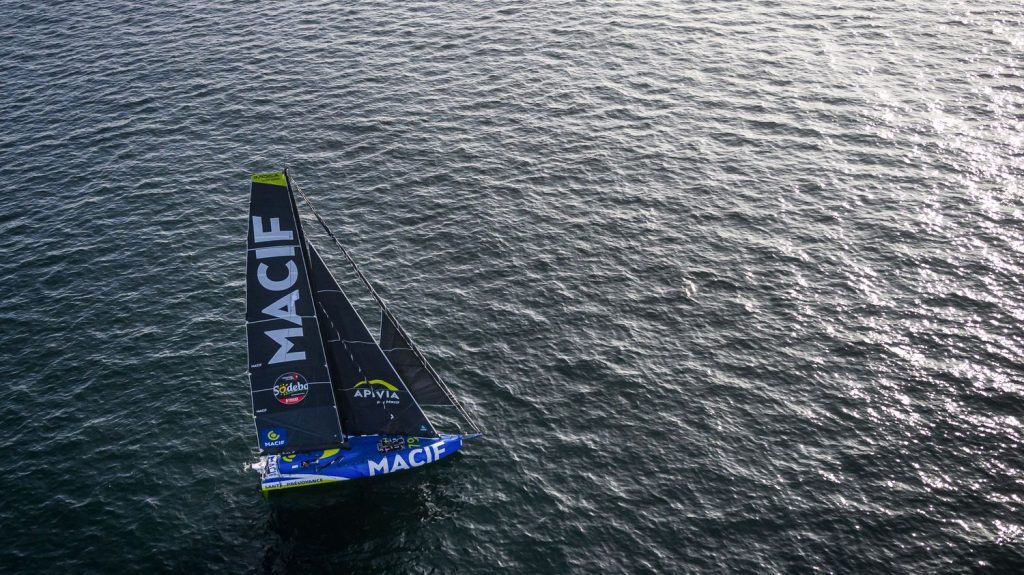 Vendée Globe 2024 : Charlie Dalin toujours leader, des records de vitesse battus
Le navigateur de Macif Santé Prévoyance possédait une avance de 50 milles sur Thomas Ruyant à 7 heures, lundi.