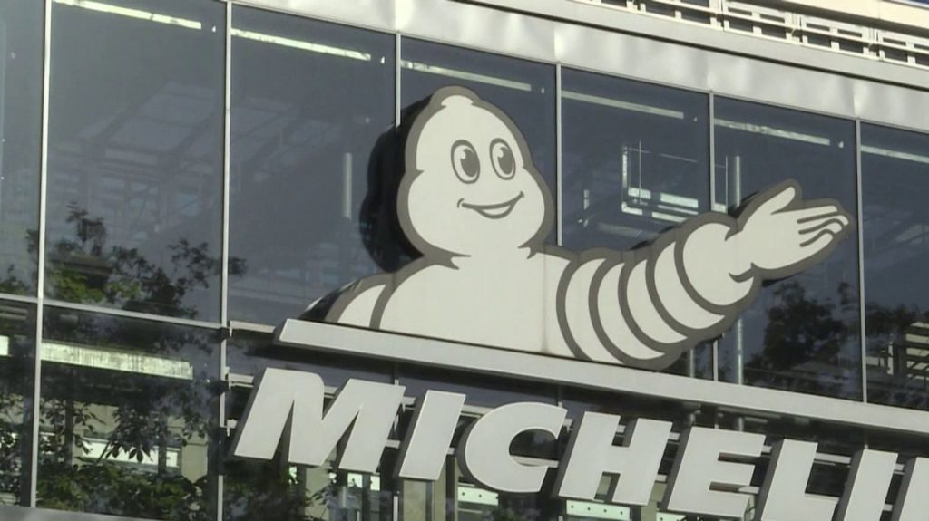 Fermeture de deux usines Michelin : les salariés sont sous le choc
Le groupe Michelin a annoncé la fermeture de deux de ses usines, mardi 5 novembre. Sont concernés les sites de Cholet, dans le Maine-et-Loire, et de Vannes, dans le Morbihan.