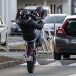 Une jeune passagère d'une moto tuée lors d'un rodéo urbain à Bassens
Deux moto de cross sont entrées en collision dimanche, sur la rive droite de Bordeaux. Au même endroit, un jeune motard de 22 ans avait perdu la vie l'été dernier.