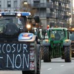 Mercosur : l'article à lire pour comprendre le conflit autour de l'accord commercial qui provoque la colère des agriculteurs
De nombreux agriculteurs français critiquent le projet de traité entre l'UE et cinq pays d'Amérique latine. Le texte prévoit de réduire les taxes entre les deux continents pour favoriser les échanges.