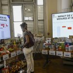 "L'État n’a pas les moyens du contrôle" : les mesures contre la vie chère en Martinique suscitent beaucoup d’interrogations
Le ministre des Outre-mer termine une visite de quatre jours en Martinique pour tenter de mettre fin au mouvement contre la vie chère entamée début septembre. Un "protocole d'objectifs et de moyens contre la vie chère" doit débuter au 1er janvier 2025 mais sa mise en œuvre interroge.
