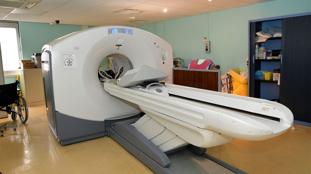 Dans une tribune, des médecins déplorent que la Corse soit "la seule région de France à ne toujours pas être dotée d'un Tep scan" pour diagnostiquer les cancers
Le cancer est la première cause de mortalité sur l'île.