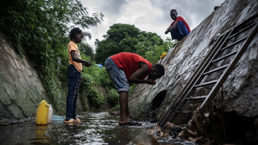 Mayotte : les coupures d'eau à nouveau rallongées en raison de la sécheresse et de la hausse de la consommation
Selon les secteurs de l'île, l'eau du robinet sera donc désormais coupée jusqu'à deux jours et demi par semaine.