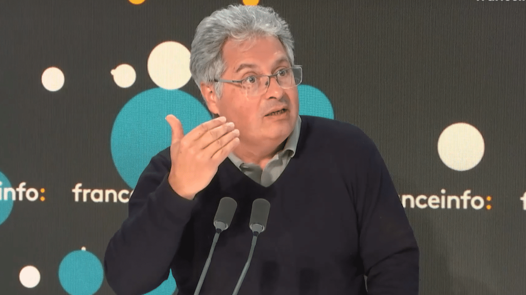 "Enfant, tous les soirs, avant de m'endormir, j'essayais d'imaginer l'infini" : une BD sur un voyage astronomique par David Elbaz
Tous les jours, une personnalité s'invite dans le monde d'Élodie Suigo. Mardi 26 novembre 2024 : l’astrophysicien et directeur de recherche au Commissariat à l'énergie atomique, David Elbaz. Il publie une BD, "Alma - Voyage d'un astronome en terre inca", avec Mathieu Fauré aux dessins, aux éditions Alisio Sciences.