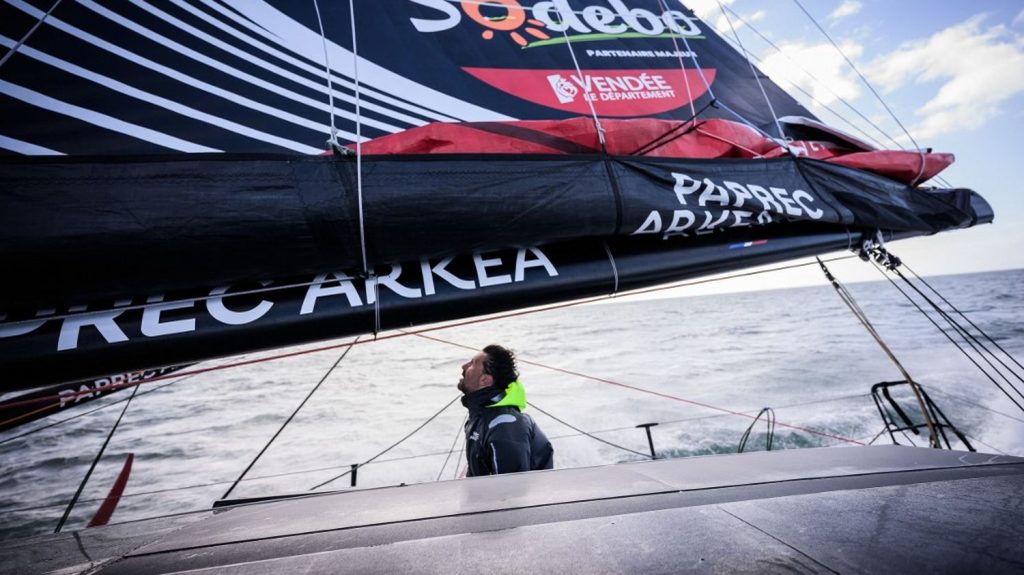 Vendée Globe 2024 : "On ne va pas pouvoir durer comme ça deux mois"... Les skippeurs mis à rude épreuve par la vitesse des derniers jours
Une dépression propulse les bateaux de tête à une grande vitesse, difficile à gérer, vers le cap de Bonne Espérance.