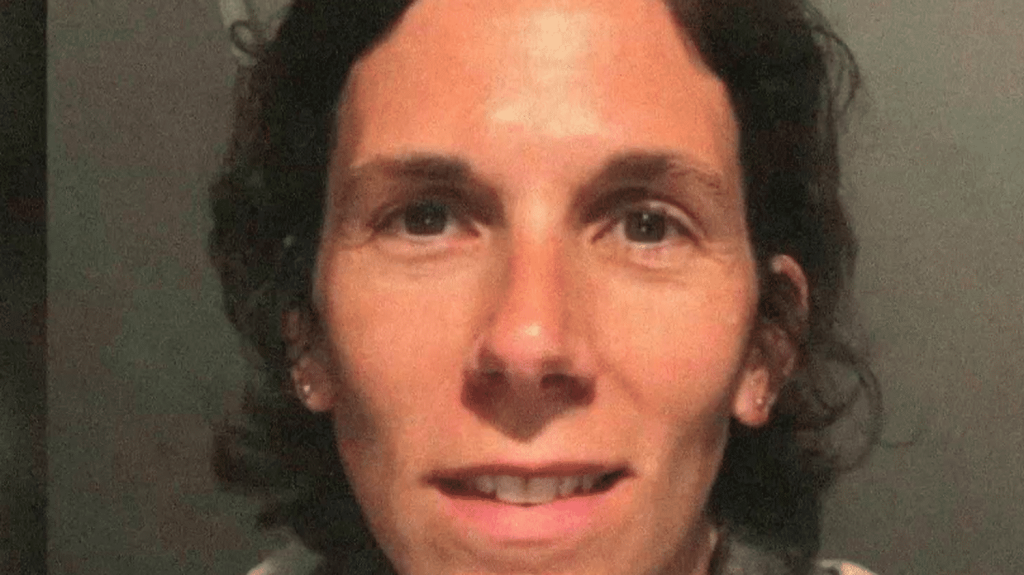 Pyrénées-Atlantiques : toujours aucun signe de vie de Laure Zacchello, cinq mois après sa disparition
À Urrugne, au pays basque, Laure Zacchello, 43 ans et mère de trois enfants, est portée disparue depuis cinq mois. Son mari est devenu le principal suspect.